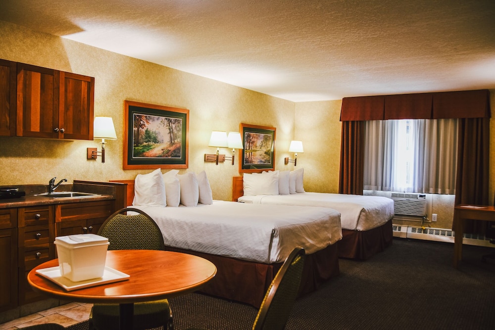 Economy Double Room, 2 Queen Beds, Non Smoking, Kitchenette