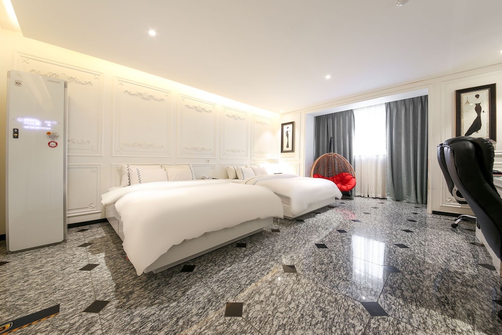 Mari Suite - Photo 2