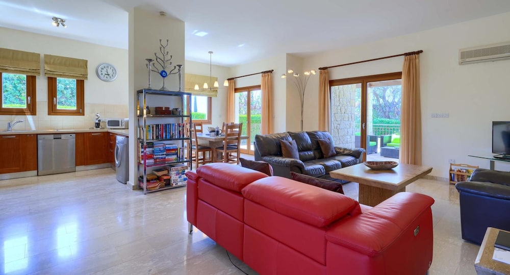 Villa photo 1