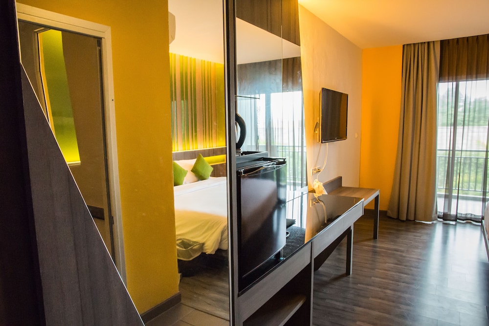 Deluxe Room - Photo 16