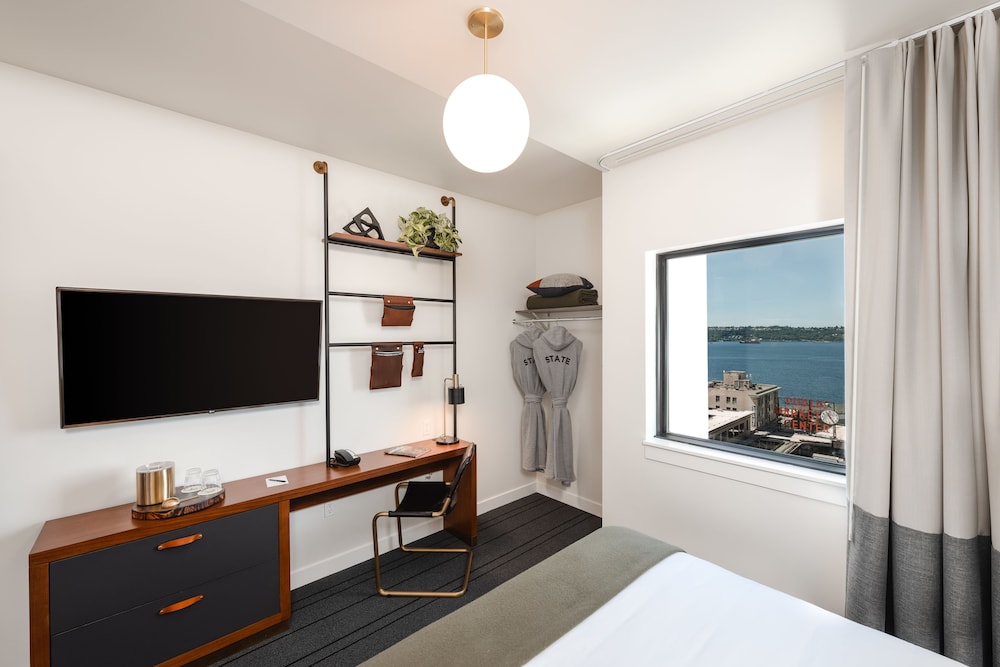 Room, 1 King Bed, Terrace - Photo 1