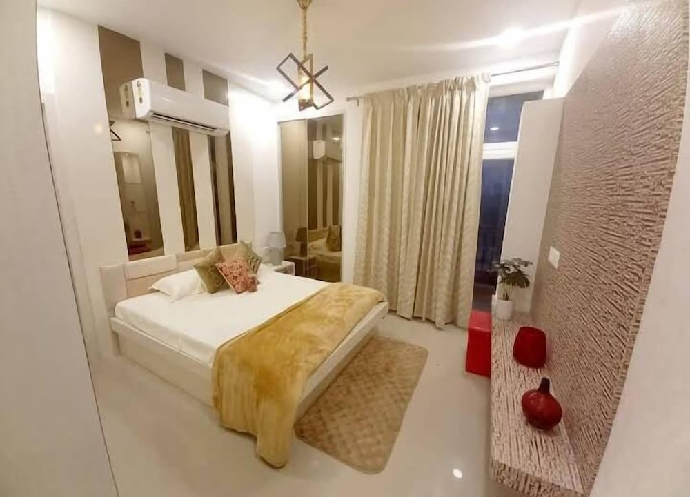 Deluxe Room, City View