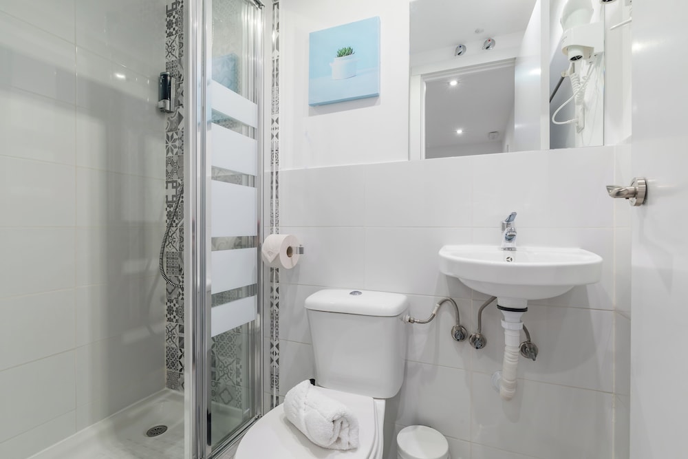 Double Room - Photo 15