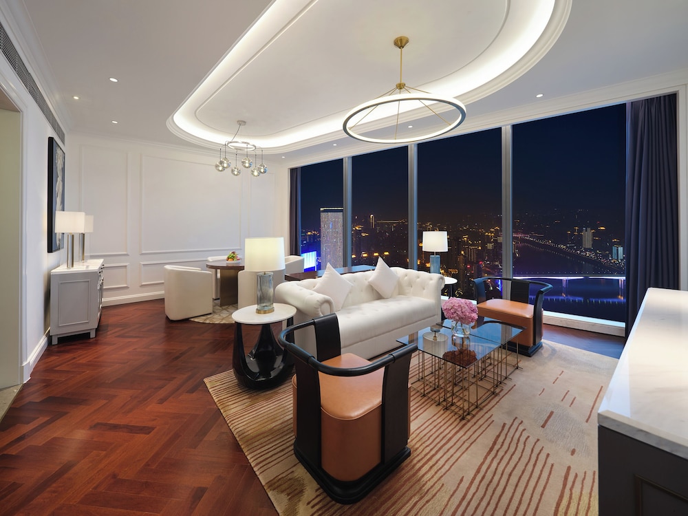 Executive Suite, 1 King Bed, River View