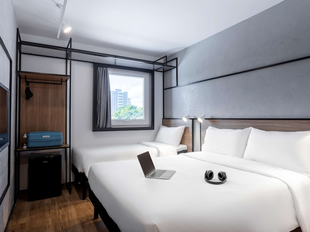 Standard Room, Multiple Beds - Photo 4
