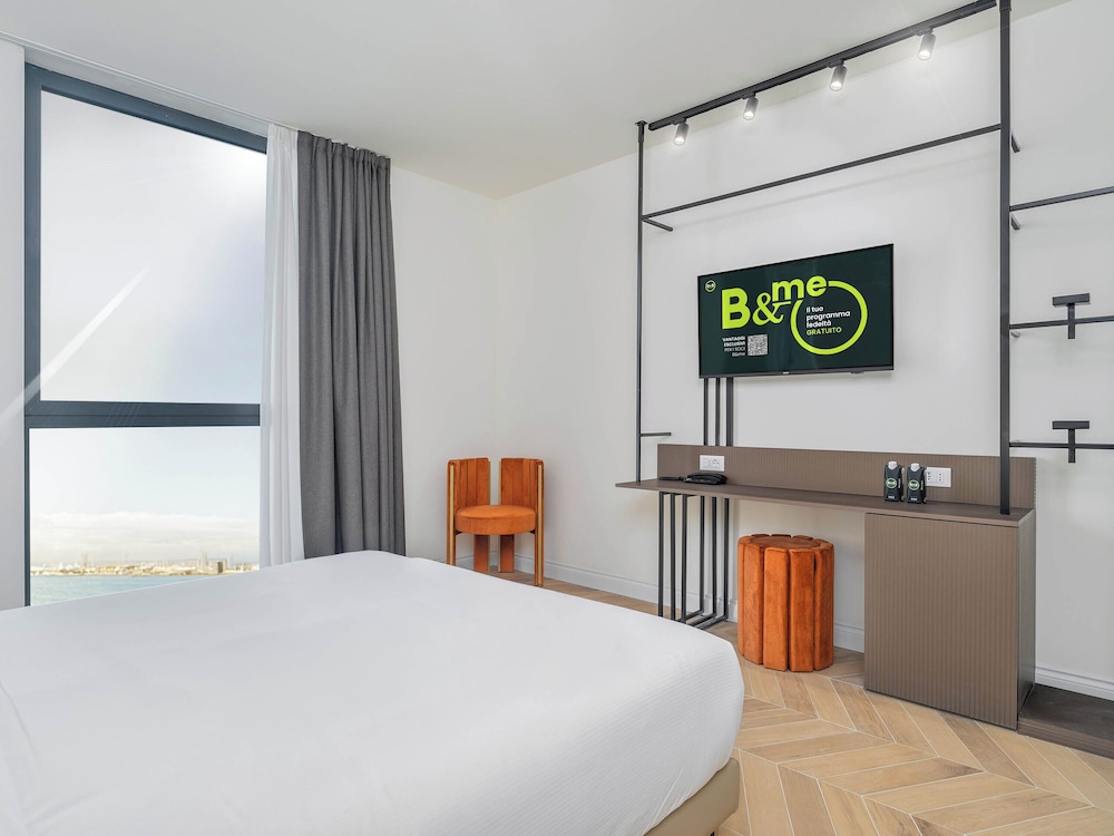 Superior Double Room thumbnail 5
