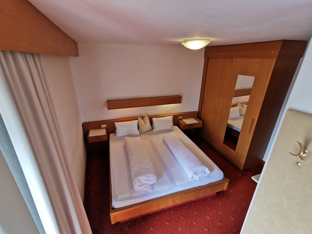 Standard Double Room, 1 Queen Bed, Balcony, City View photo 2