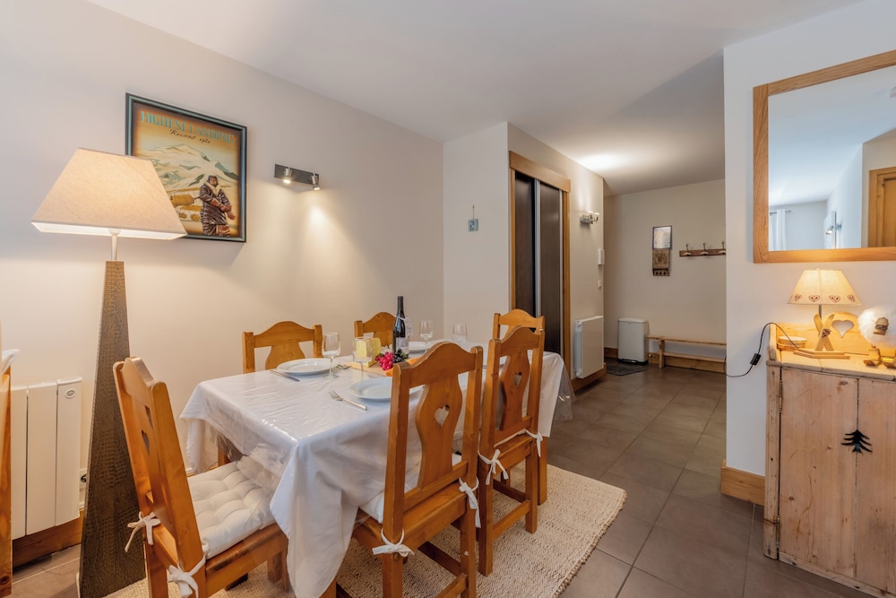 Family Apartment, Multiple Bedrooms (Vallorcine Balme 15 ski in / ski out) photo