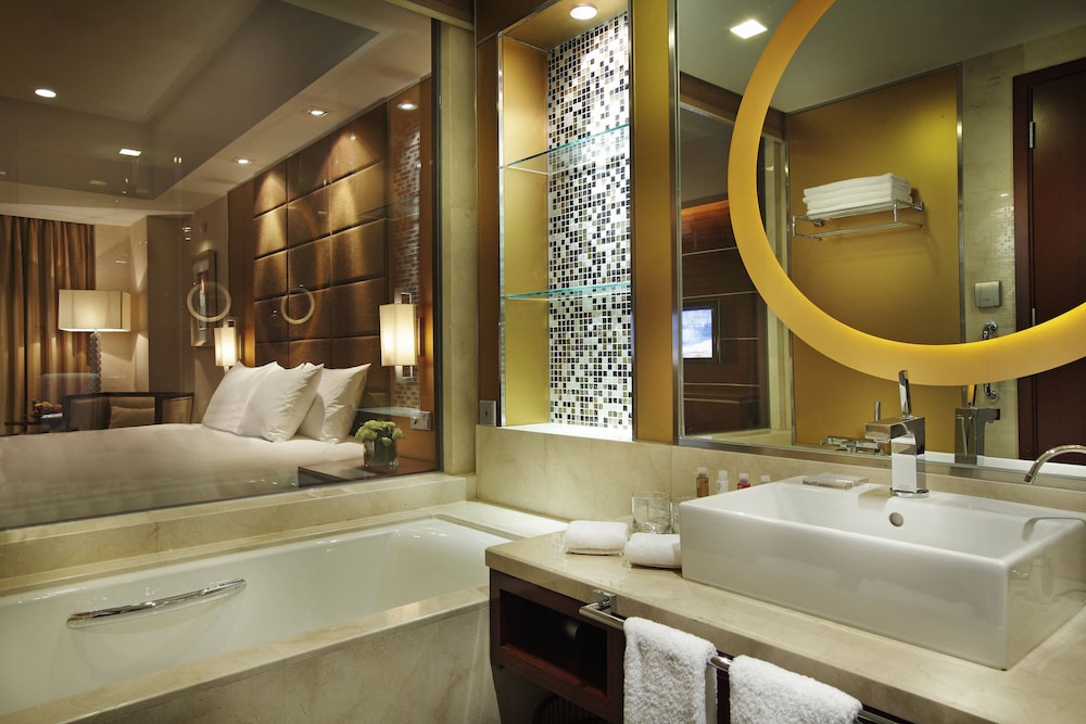 Club Room, 1 King Bed (Club Floor) - Photo 6