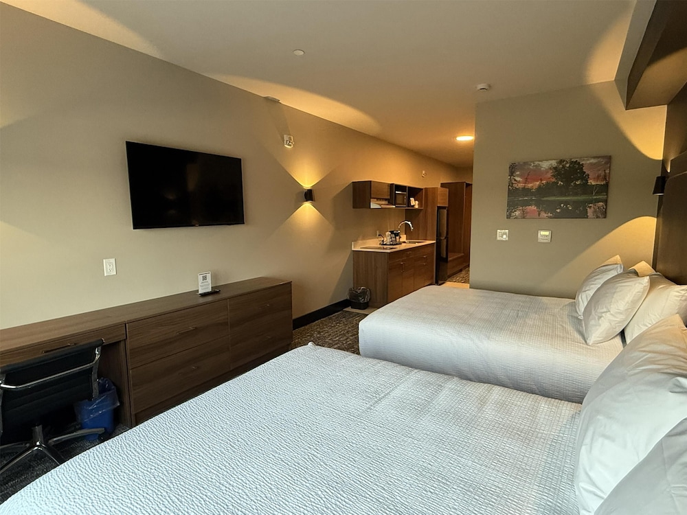 Suite, 2 Queen Beds, Non Smoking, Kitchenette (Shower Only;with Single Sofabed)