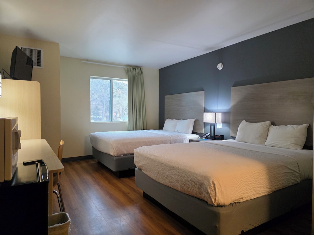 Standard Room, 2 Queen Beds, Non Smoking photo 3