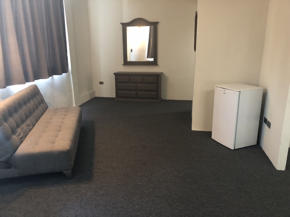 Junior Room, 1 King Bed, Private Bathroom - Photo 3