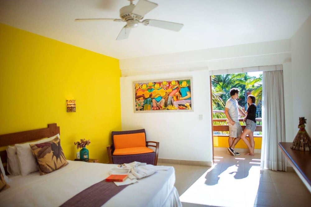 Deluxe Room, Balcony photo 1