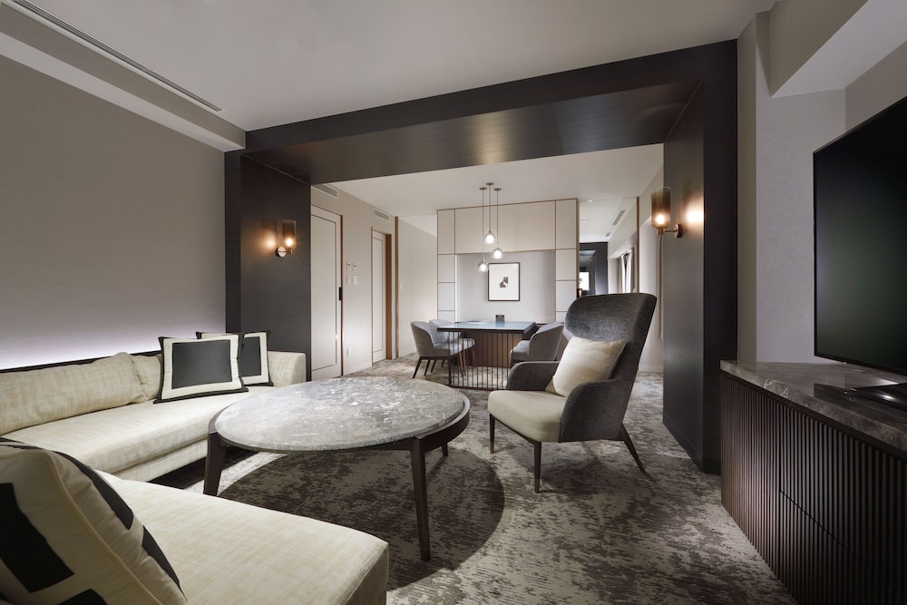 [Single Use] Espacio Suite with Lounge Access, Non Smoking