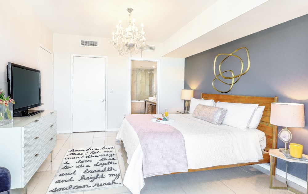 Boutique Apart, 1 King & Sofa Bed, Sauna, River/City Views, Balcony4607