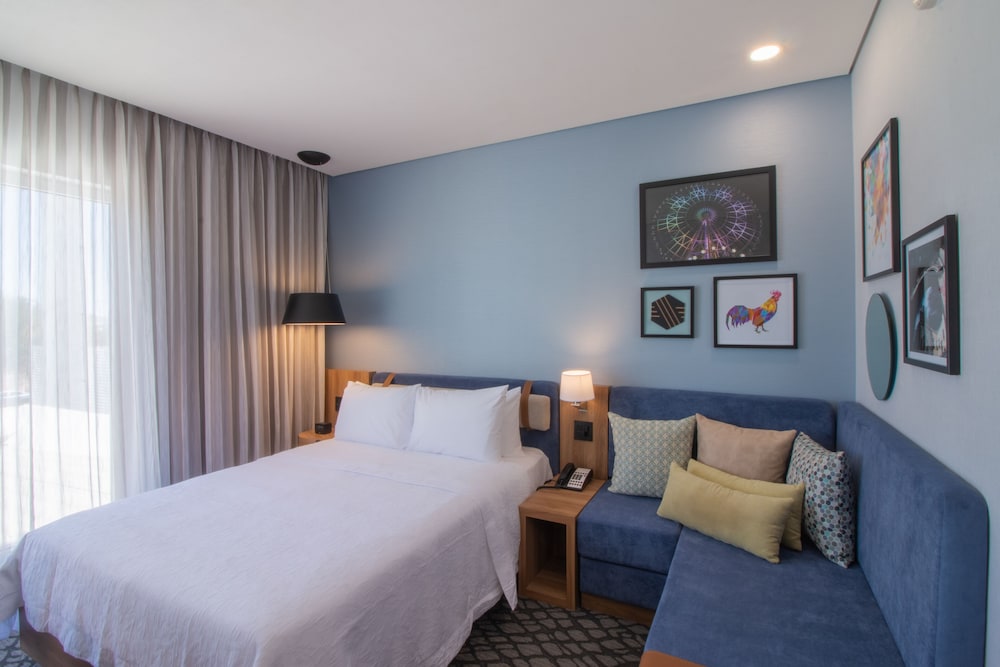 Business Room, 1 Queen Bed, Refrigerator - Photo 2