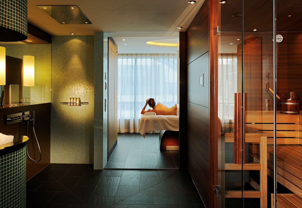 Luxury Suite - Photo 6