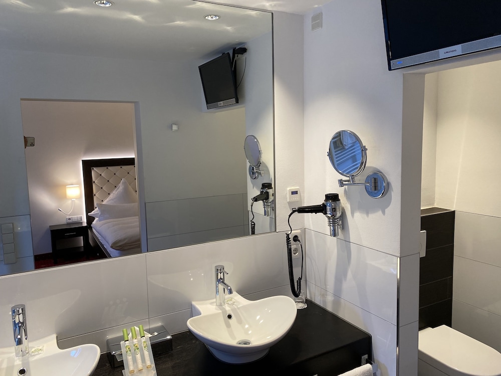 Comfort Single Room, Jetted Tub photo 3
