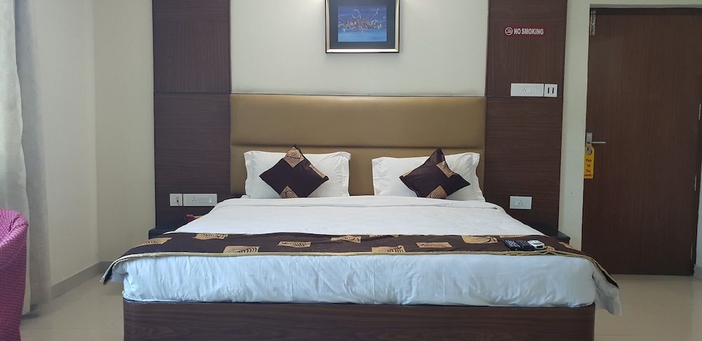 Deluxe Double Room, 1 Double Bed, Accessible, City View