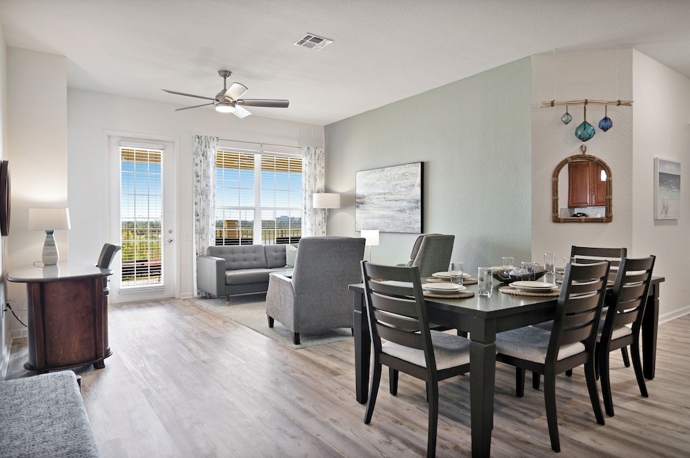 Panoramic Condo, 3 Bedrooms, Non Smoking, Lake View