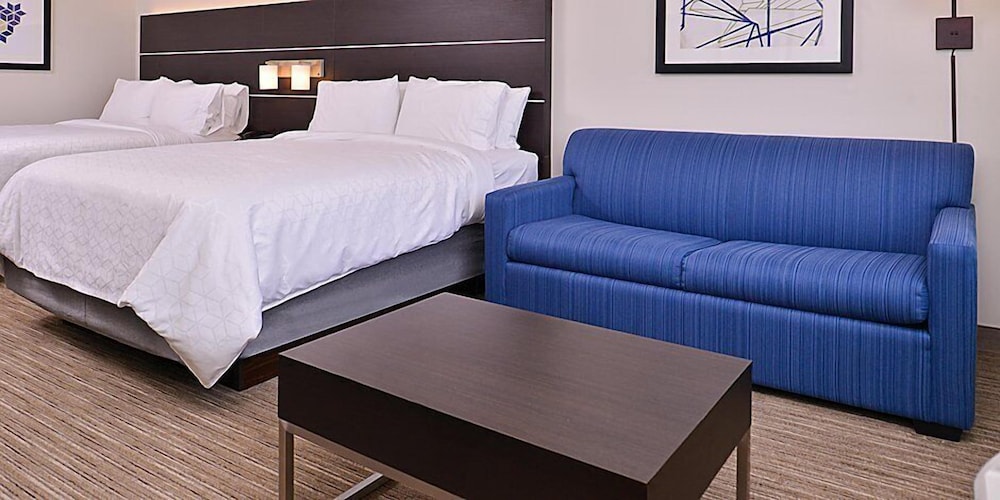 Suite, Multiple Beds - Photo 2