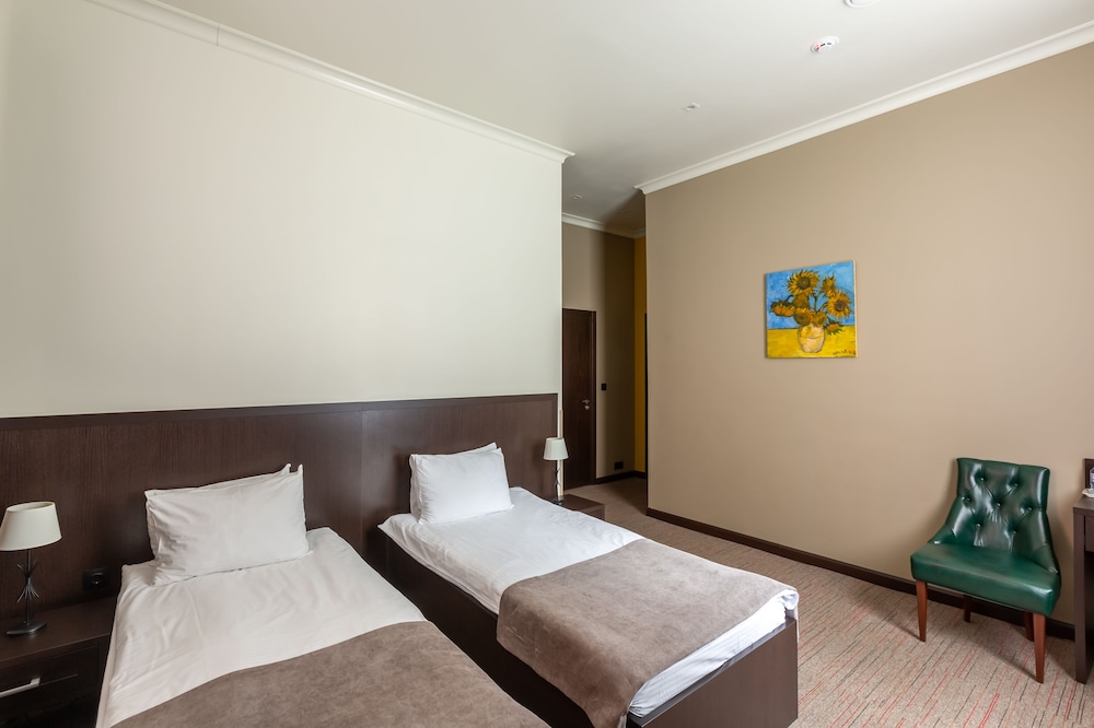 Deluxe Room - Photo 9