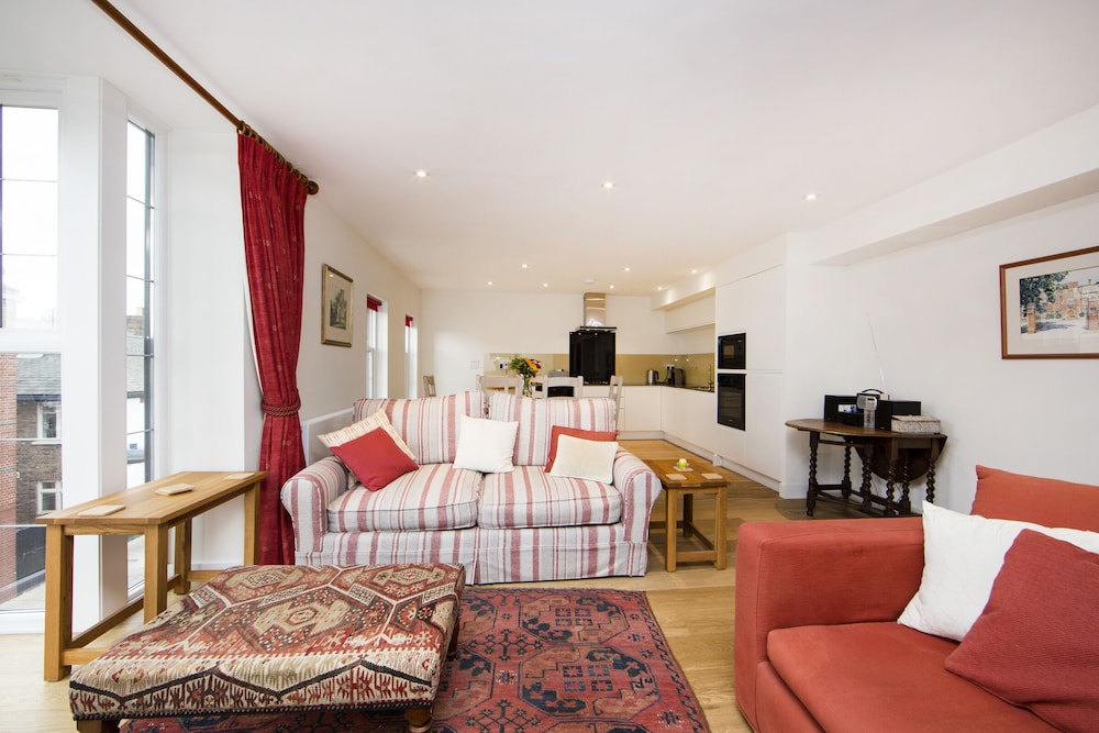 Deluxe Room with Garden View - Photo 4