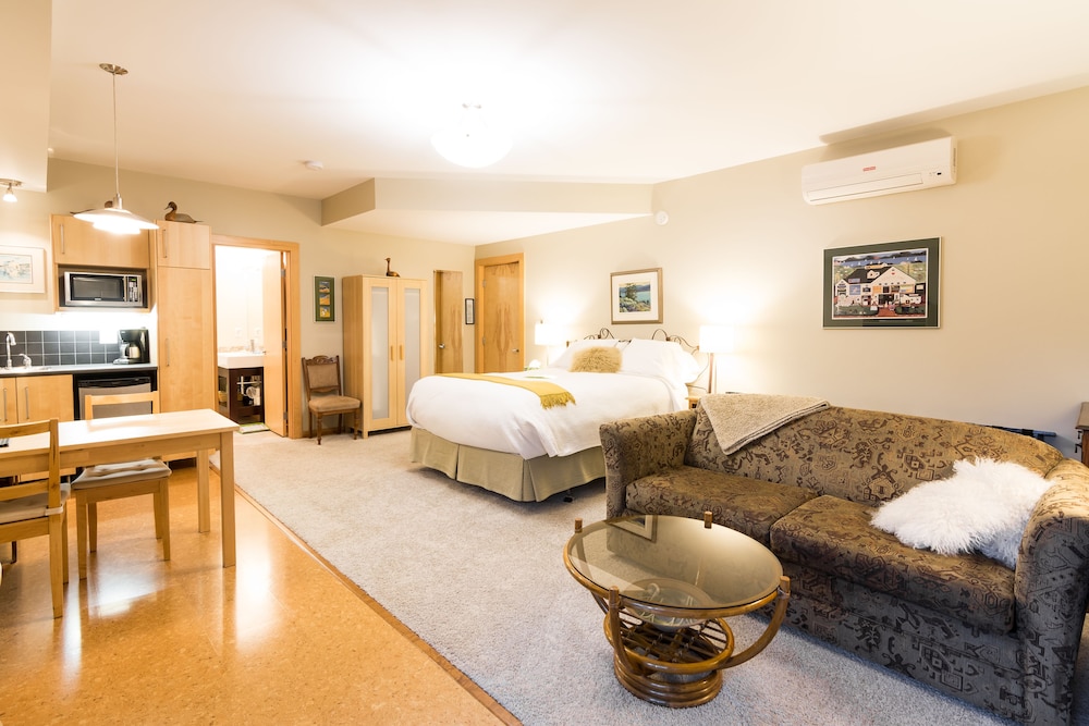 Suite, Partial Lake View photo 1