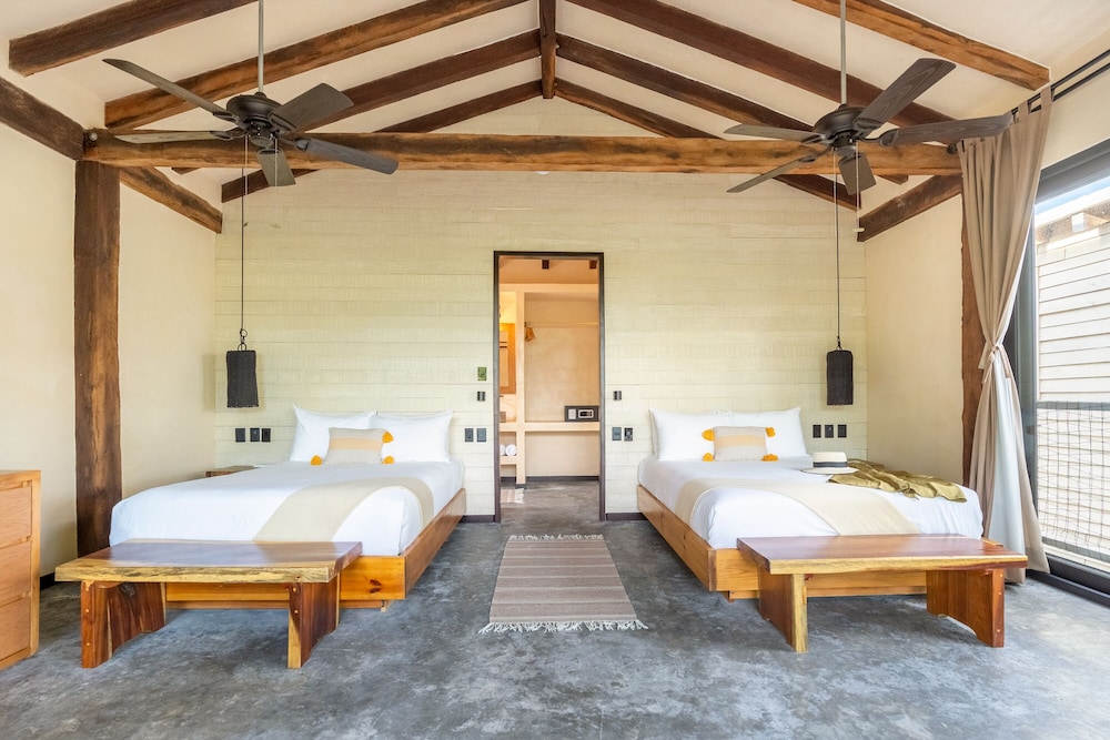 Deluxe Room, 2 Queen Beds, Garden View