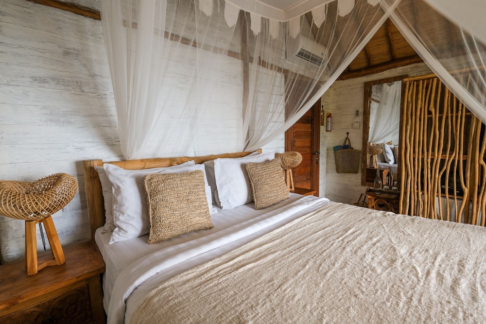 Deluxe Room, Beach View photo 2