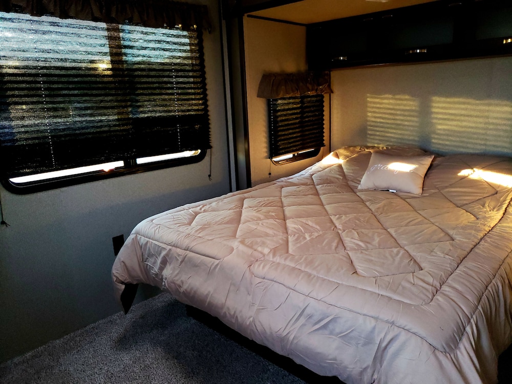 Grand Canyon RV Glamping Luxury Suite photo 2