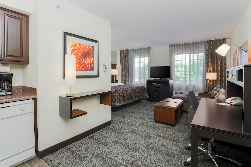 Studio Suite, 1 King Bed, Kitchen