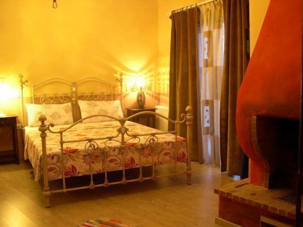 Standard Double Room (Meteora View)