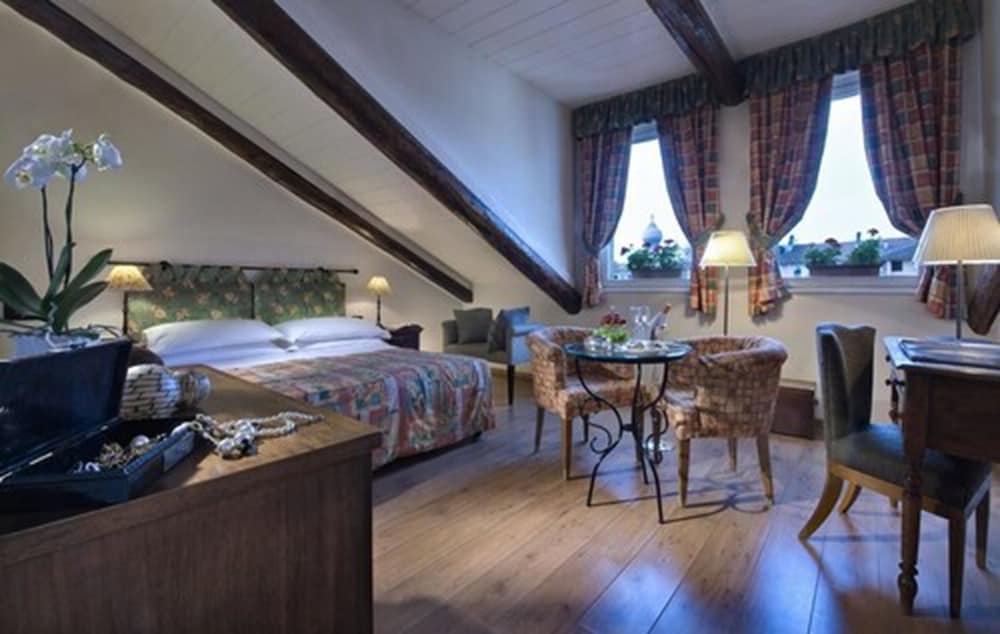 Junior Suite, Jetted Tub - Photo 1