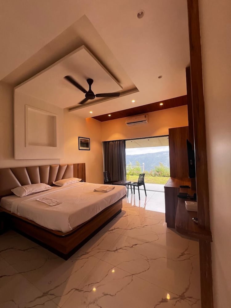 Basic Room, Balcony, Mountain View photo 1