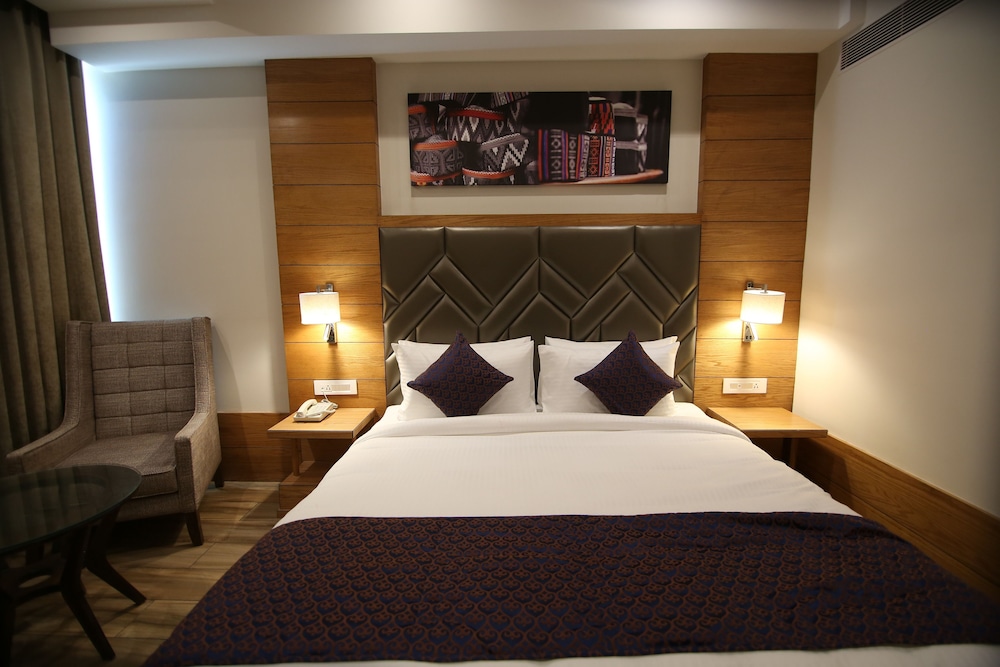 Deluxe Double Room, 1 King Bed, City View photo 2
