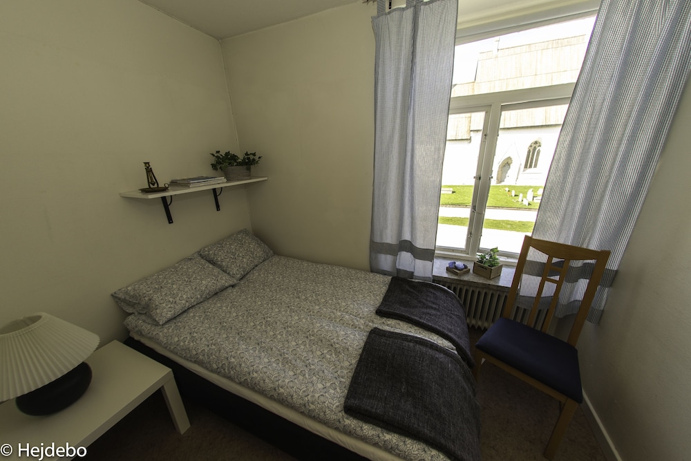 Basic Single Room, Shared Bathroom photo 1