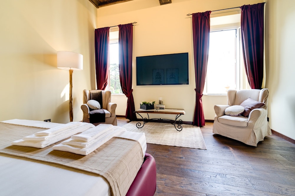 Suite, Private Bathroom, City View (Suite Cristina) photo 2