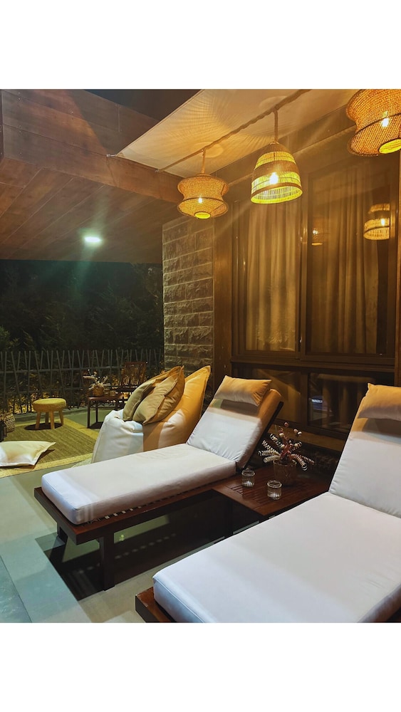 Premium Pool-Side room photo 1