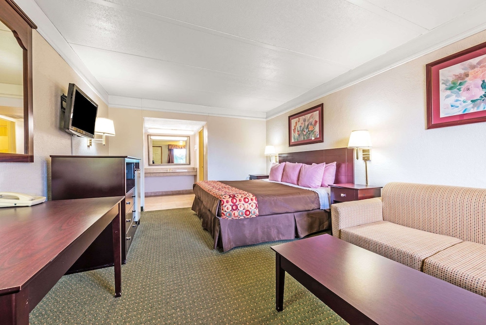 Room, 1 King Bed, Accessible, Non Smoking (Mobility)