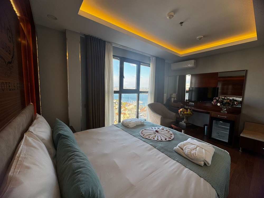Superior Room, 1 Queen Bed, Sea View, Sea Facing photo 1