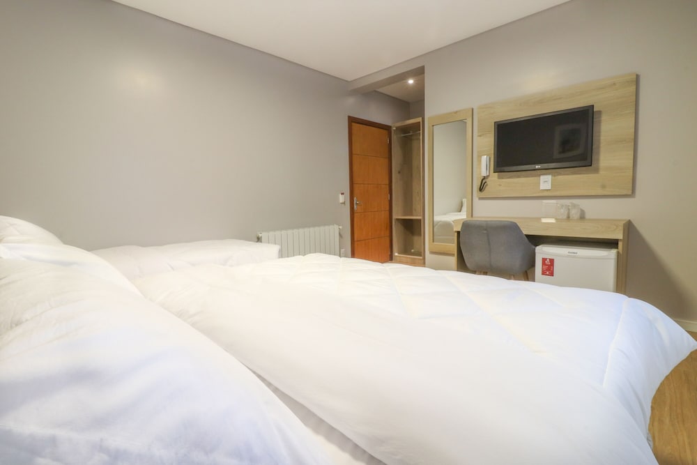 Economy Twin Room photo 3