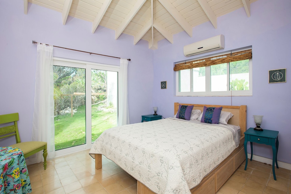 Villa photo 2