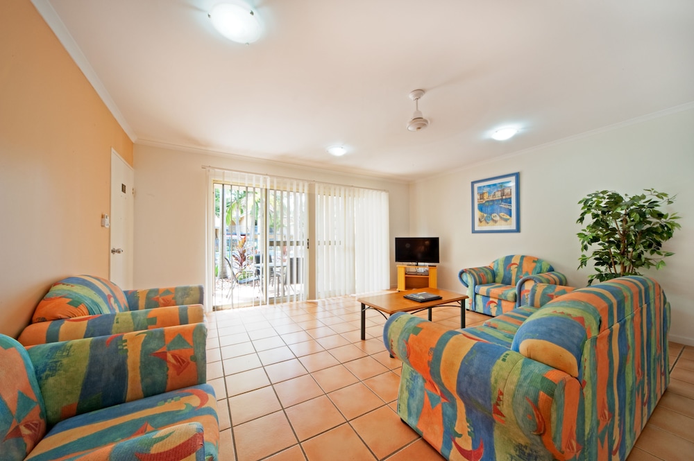 3 Bedroom 2 Bathroom Garden Villa