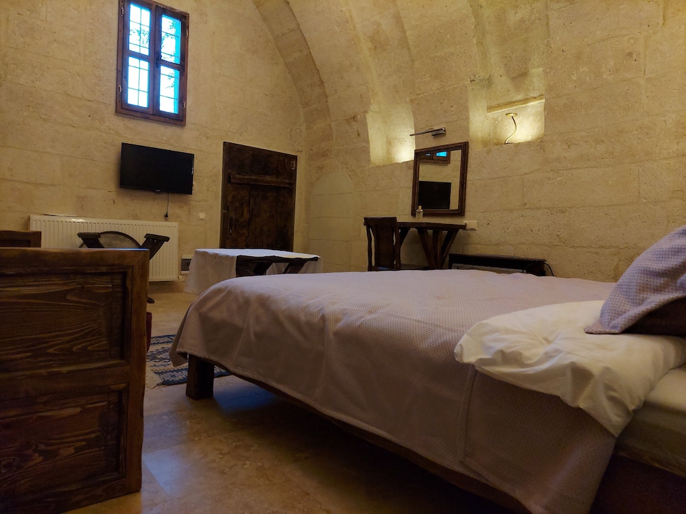 Deluxe Room - Photo 12