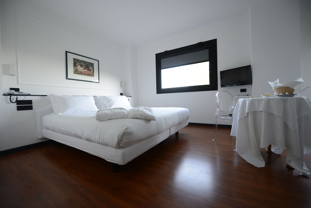 Junior Suite, Hill View (Spa Access) - Photo 10