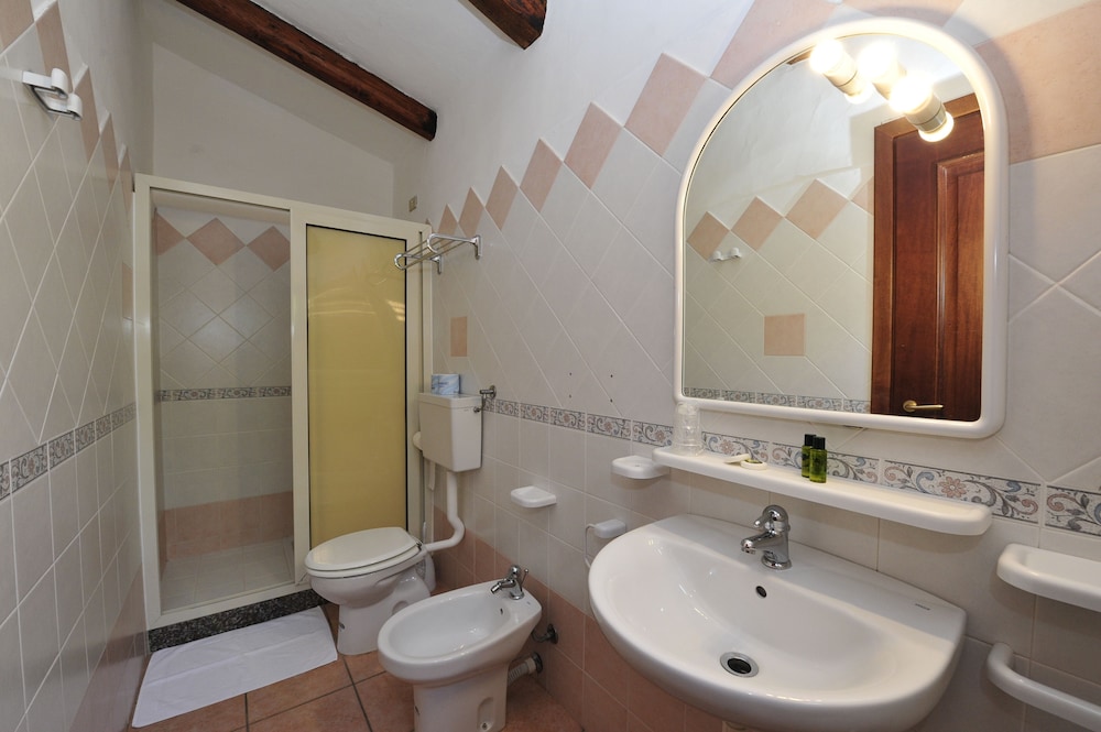 Standard Room photo 3