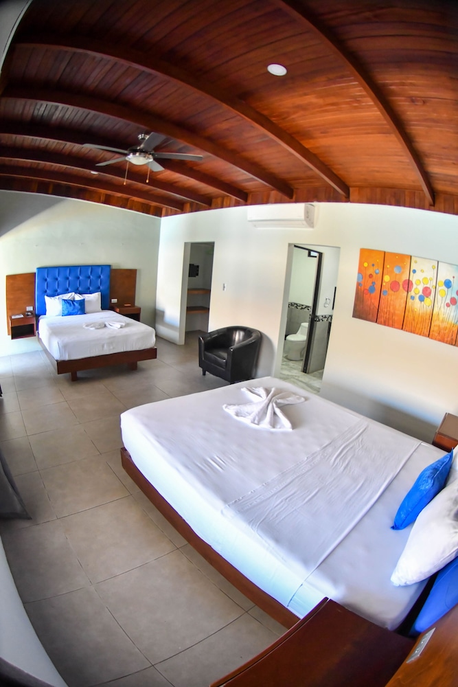 Classic Room, Private Bathroom, Poolside photo 3