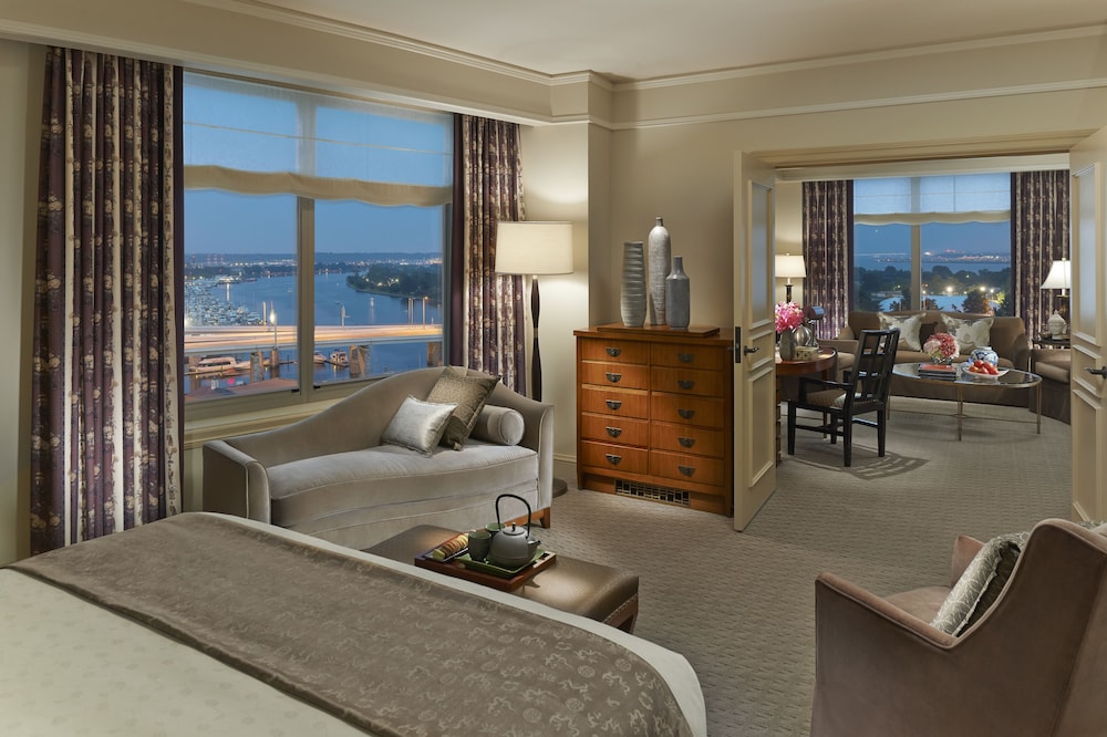 Diplomat Suite