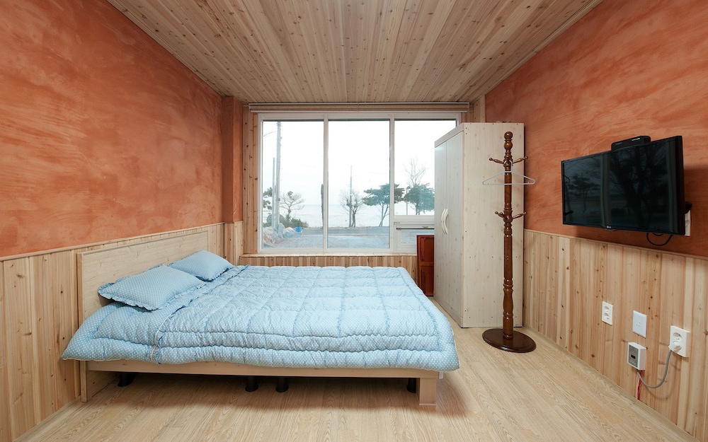 Room, 1 King Bed photo 1